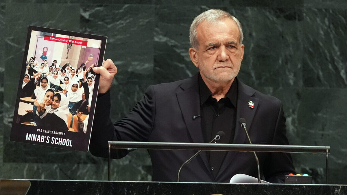 Pezeshkian all’Onu: “Non siamo terroristi, ma vittime” e mostra le foto dei bambiniraniani morti. Gli Usa abbandonano l’aula Pezeshkian all’Onu: “Non siamo terroristi, ma vittime” e mostra le foto dei bambiniraniani morti. Gli Usa abbandonano l’aula