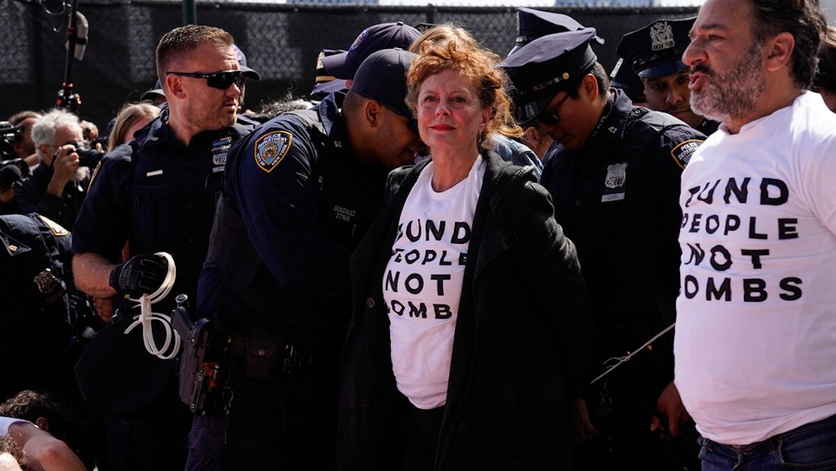 Netanyahu parla all’Onu, decine di delegazioni lasciano la sala. Proteste pro pal, arrestata l’attrice premio Oscar Susan Sarandon Netanyahu parla all’Onu, decine di delegazioni lasciano la sala. Proteste pro pal, arrestata l’attrice premio Oscar Susan Sarandon