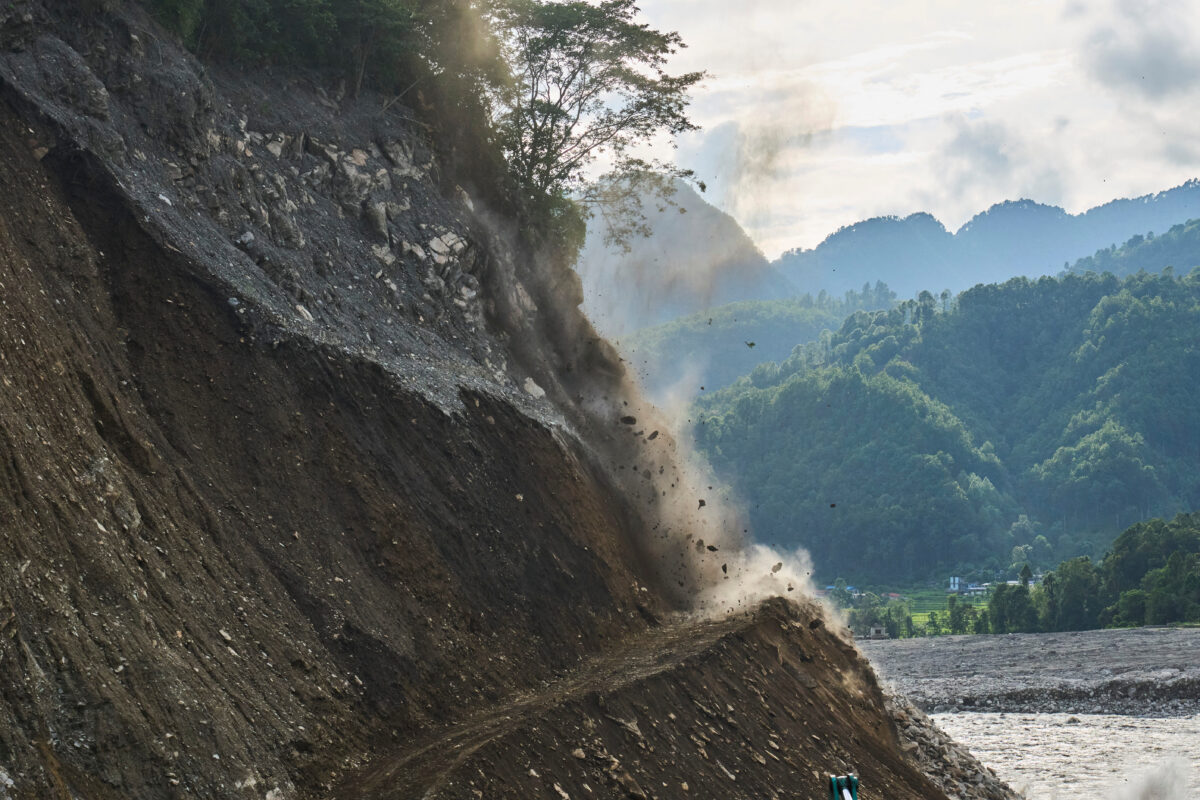 Nepal, valanga sull’Himlung: almeno 10 alpinisti dispersi al campo base. Soccorsi bloccati dal maltempo Nepal, valanga sull’Himlung: almeno 10 alpinisti dispersi al campo base. Soccorsi bloccati dal maltempo