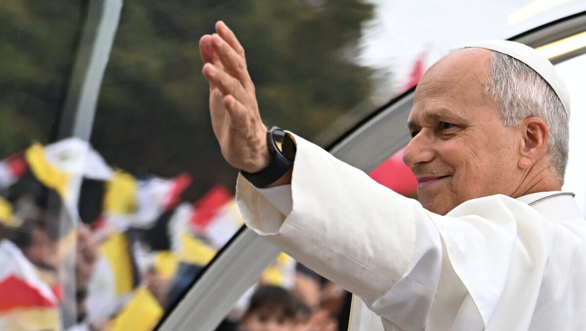Papa Leone XIV a Lourdes, oggi l’incontro con sette vittime di abusi sessuali. Ad attenderlo migliaia di fedeli Papa Leone XIV a Lourdes, oggi l’incontro con sette vittime di abusi sessuali. Ad attenderlo migliaia di fedeli
