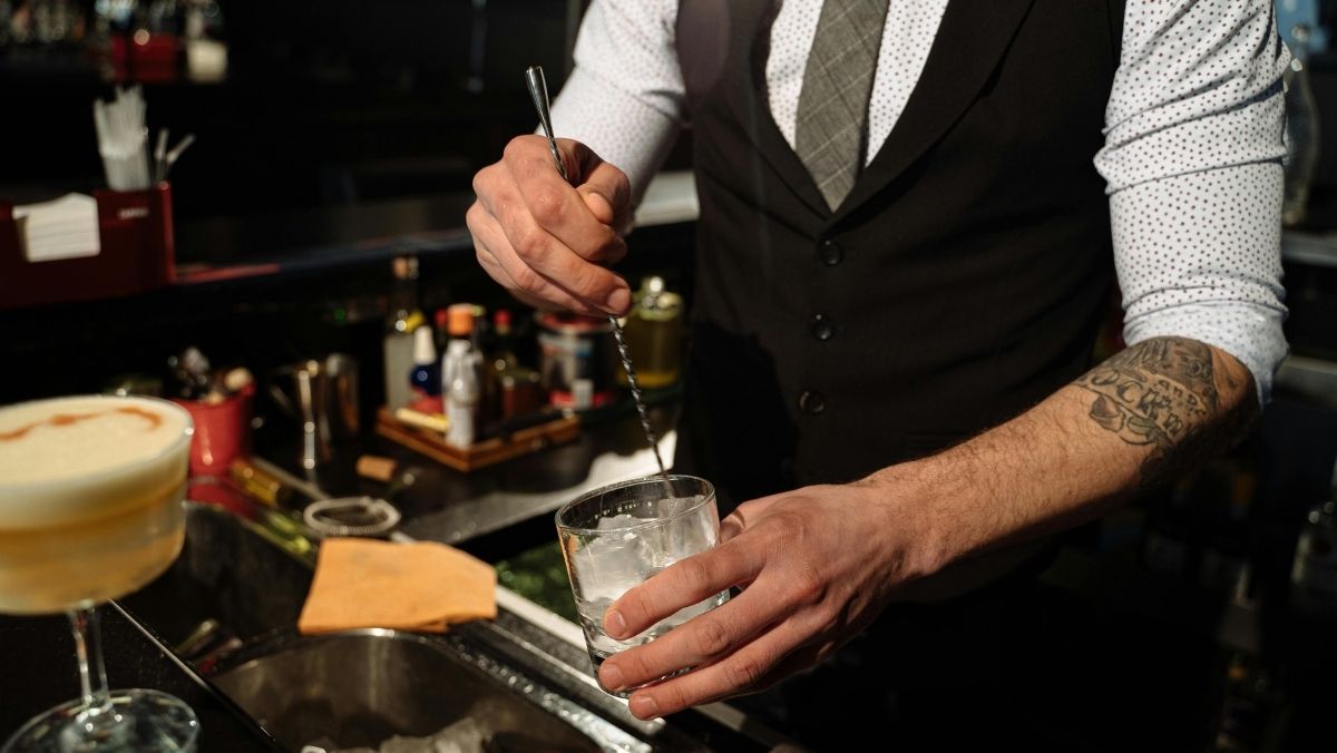 Roma brinda dall’alto: tre bartender internazionali accendono The Roof per il Bar Show Roma brinda dall’alto: tre bartender internazionali accendono The Roof per il Bar Show