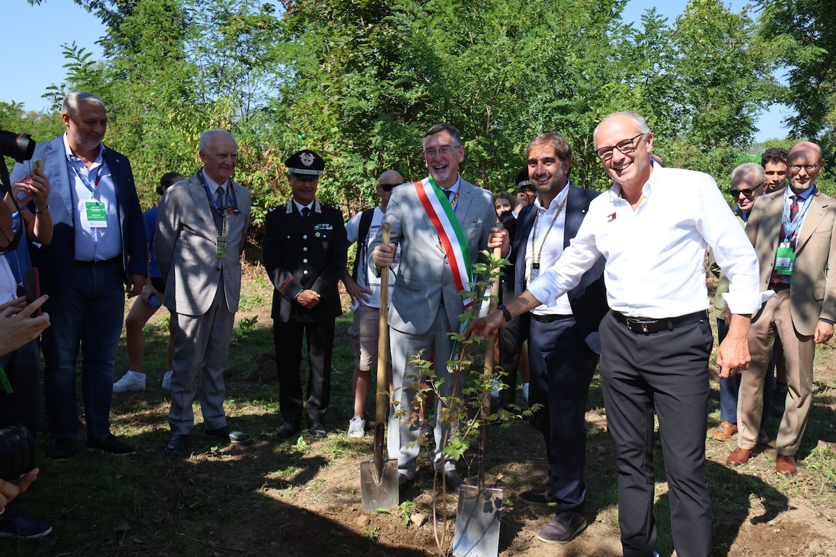Monza, 22 nuovi alberi per i piloti di Formula 1: cresce il Bosco dei Piloti Monza, 22 nuovi alberi per i piloti di Formula 1: cresce il Bosco dei Piloti