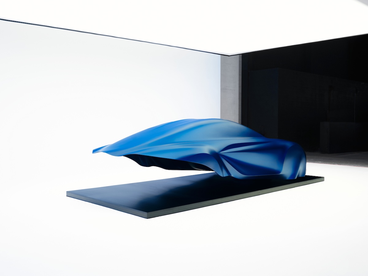 Nuova Alpine A110: una scultura ne svela le forme e anticipa il futuro