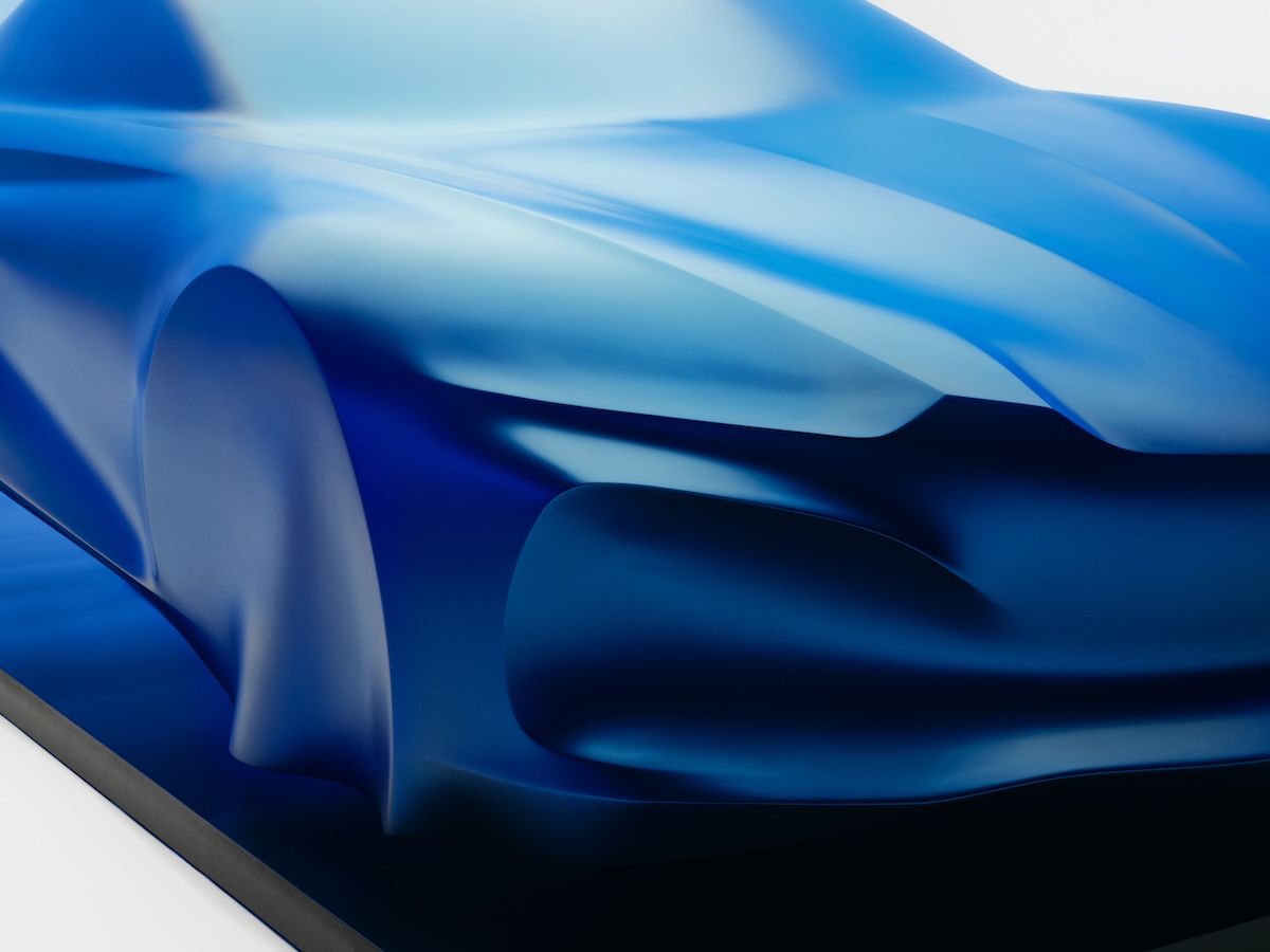 Nuova Alpine A110: una scultura ne svela le forme e anticipa il futuro