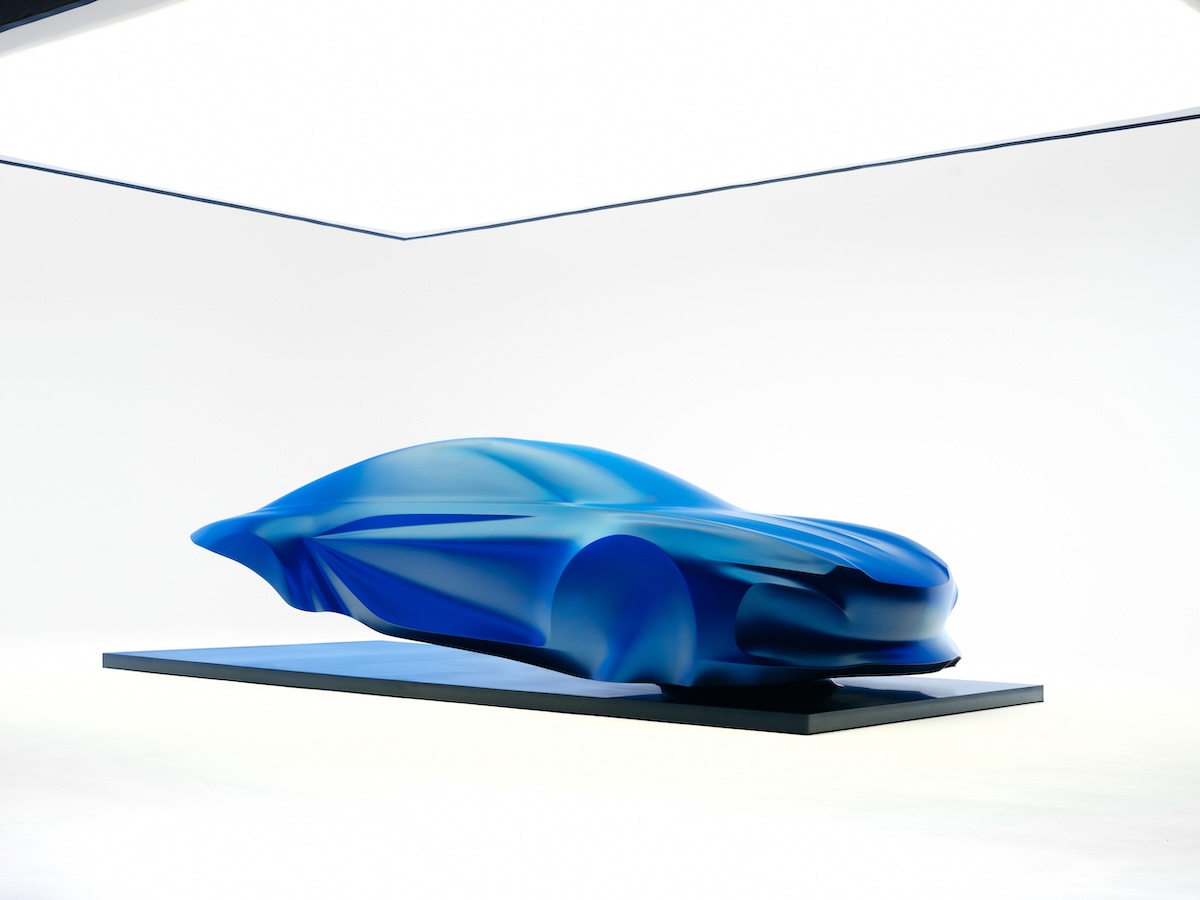Nuova Alpine A110: una scultura ne svela le forme e anticipa il futuro
