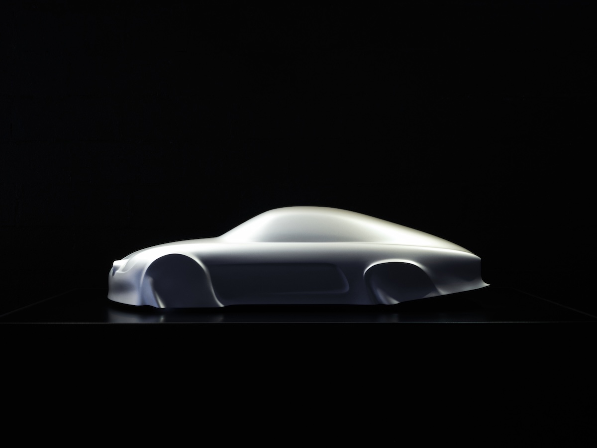 Nuova Alpine A110: una scultura ne svela le forme e anticipa il futuro