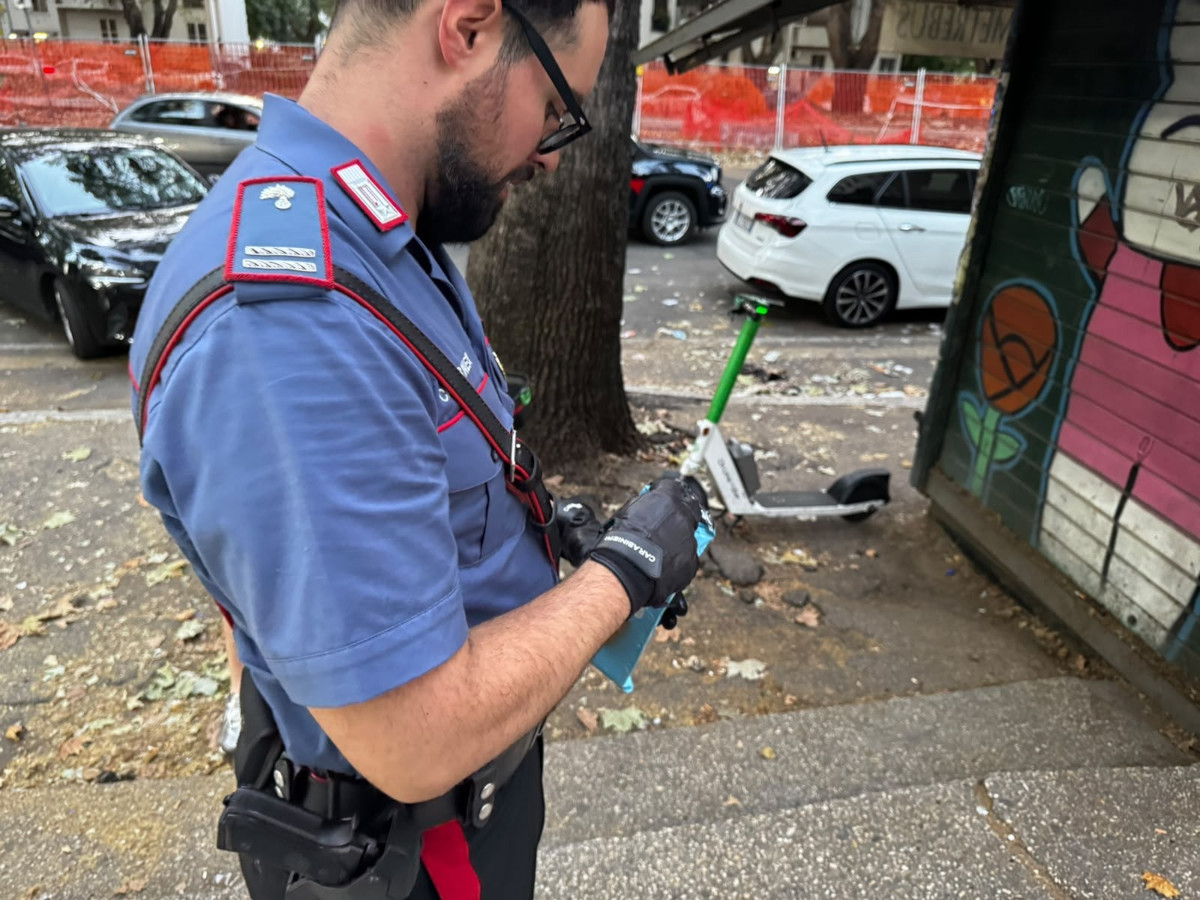 Roma, maxi retata dei carabinieri: oltre 1000 dosi di droga sequestrate e 24 persone in manette. Il blitz al Quarticciolo Roma, maxi retata dei carabinieri: oltre 1000 dosi di droga sequestrate e 24 persone in manette. Il blitz al Quarticciolo