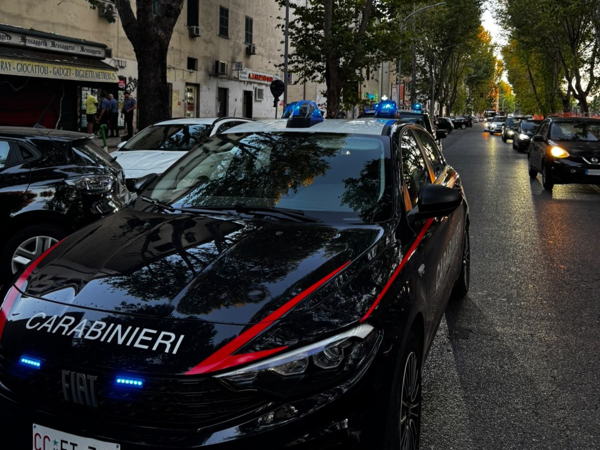 Roma, maxi retata dei carabinieri: oltre 1000 dosi di droga sequestrate e 24 persone in manette. Il blitz al Quarticciolo Roma, maxi retata dei carabinieri: oltre 1000 dosi di droga sequestrate e 24 persone in manette. Il blitz al Quarticciolo