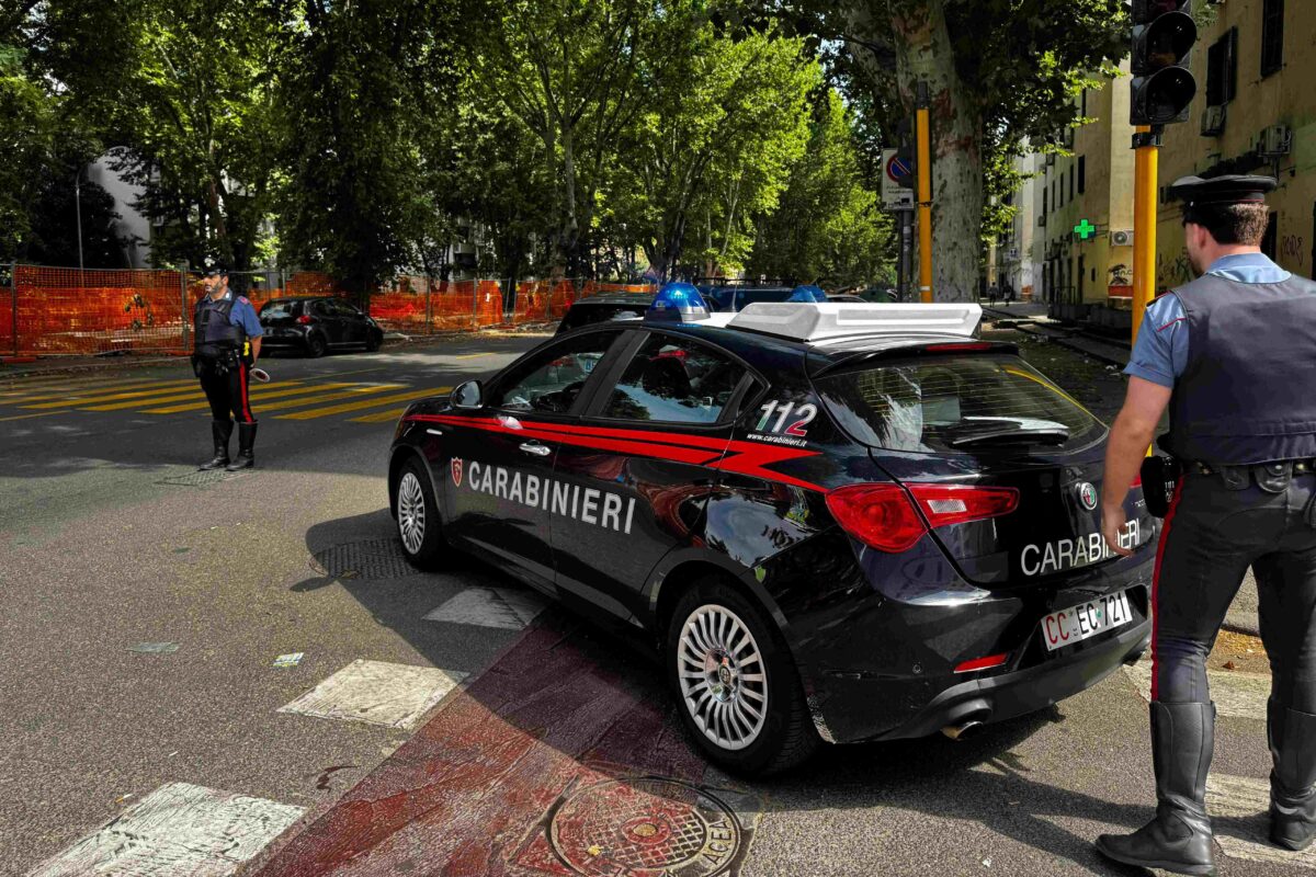 Roma, maxi retata dei carabinieri: oltre 1000 dosi di droga sequestrate e 24 persone in manette. Il blitz al Quarticciolo Roma, maxi retata dei carabinieri: oltre 1000 dosi di droga sequestrate e 24 persone in manette. Il blitz al Quarticciolo
