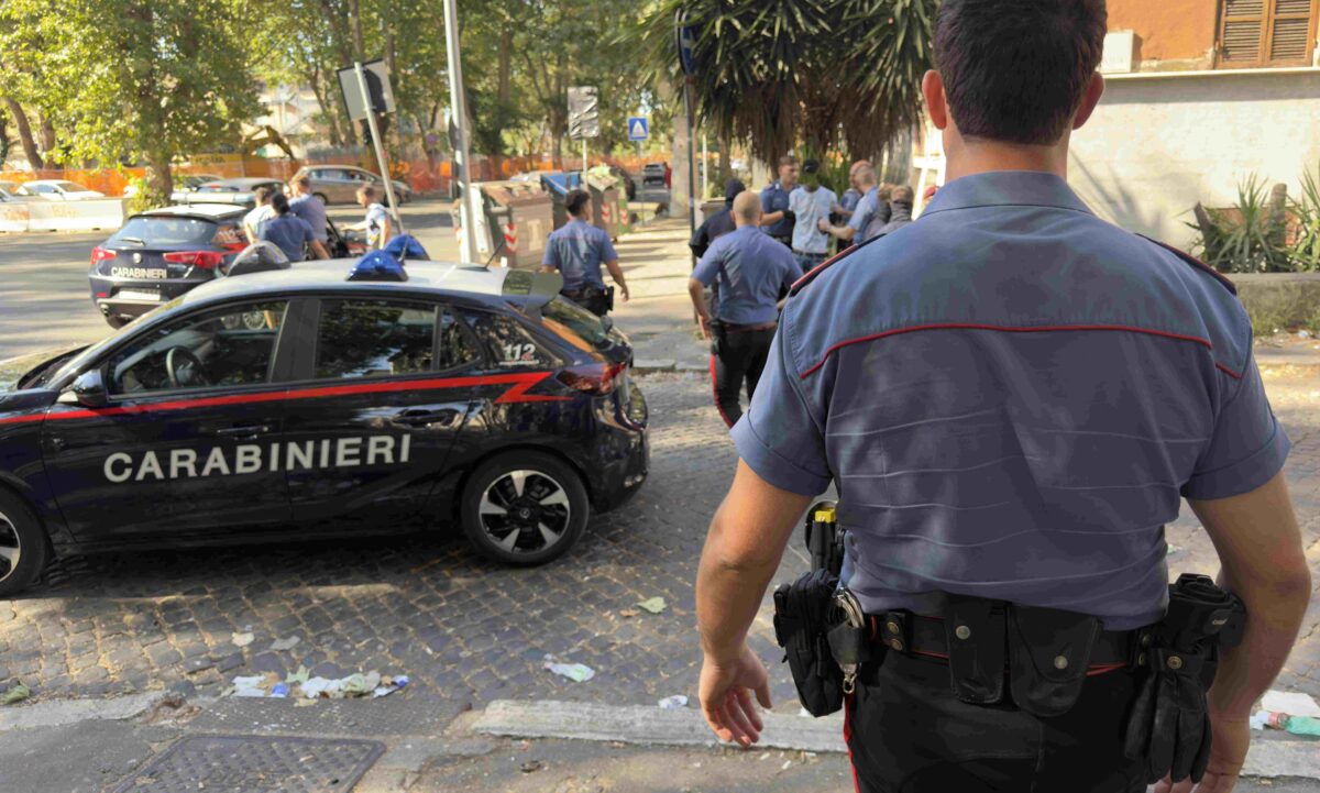 Roma, maxi retata dei carabinieri: oltre 1000 dosi di droga sequestrate e 24 persone in manette. Il blitz al Quarticciolo Roma, maxi retata dei carabinieri: oltre 1000 dosi di droga sequestrate e 24 persone in manette. Il blitz al Quarticciolo