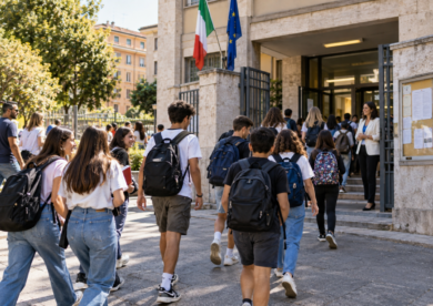 Scuola, da lunedì rientro in classe