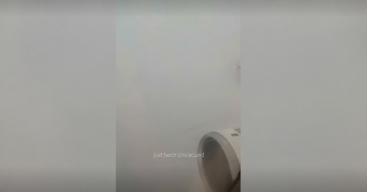 Tunisia, forte turbolenza durante l’atterraggio: il pilota interrompe due tentativi, panico a bordo – VIDEO Tunisia, forte turbolenza durante l’atterraggio: il pilota interrompe due tentativi, panico a bordo – VIDEO