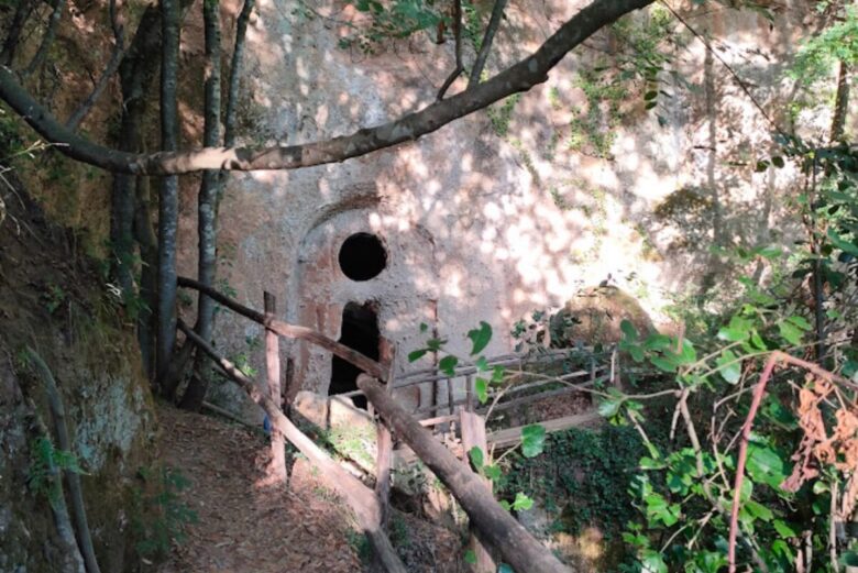 Aspiranti Indiana Jones alla ricerca dell’Eremo di Poggio Conte nella Tuscia viterbese, tra storia e mistero