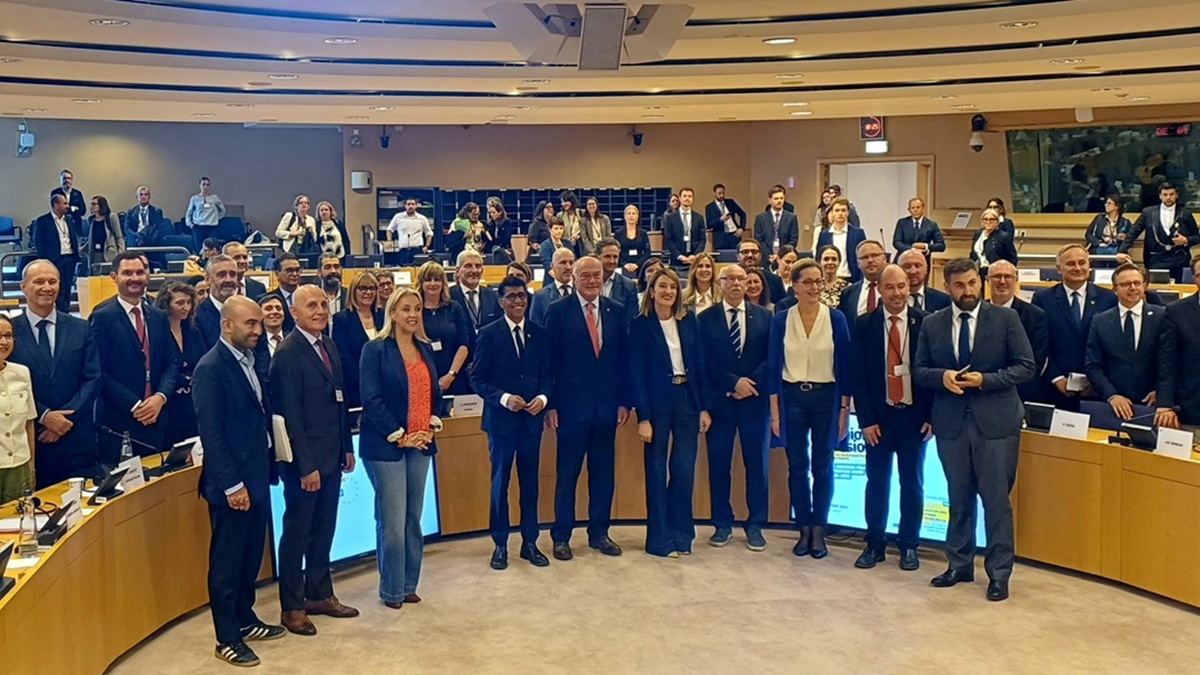 Fondi Coesione Ue, Cattaneo a Bruxelles: “Il futuro della competitività si costruisce dai territori” Fondi Coesione Ue, Cattaneo a Bruxelles: “Il futuro della competitività si costruisce dai territori”