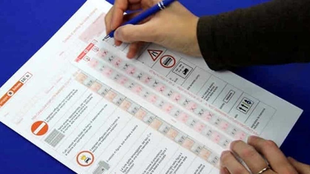 Patenti a Roma, il primo incidente è al quiz: bocciato quasi uno su due Patenti a Roma, il primo incidente è al quiz: bocciato quasi uno su due