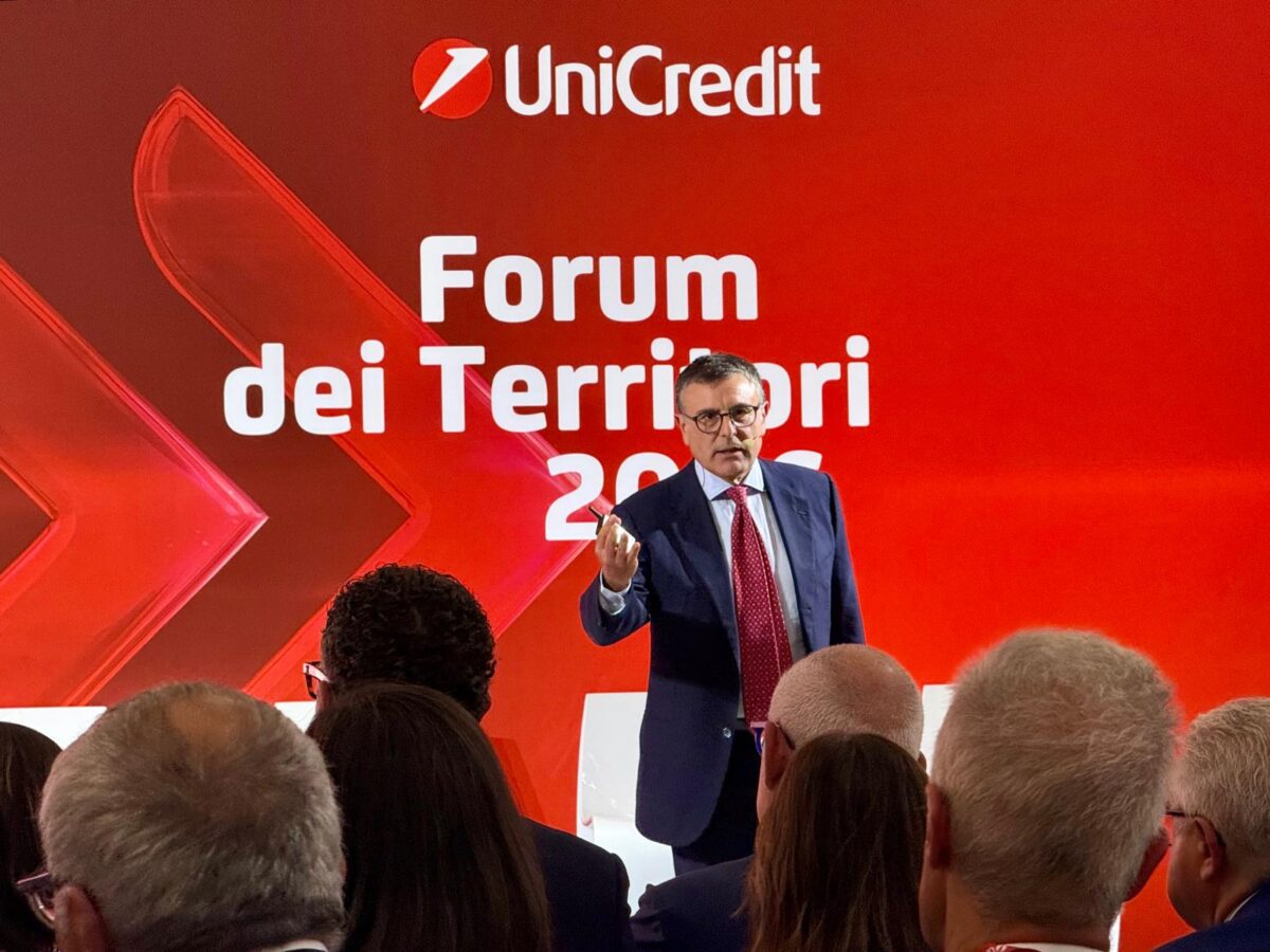 UniCredit, al via l’Osservatorio PMI del Sud: il 54,3% delle imprese aumenta il fatturato UniCredit, al via l’Osservatorio PMI del Sud: il 54,3% delle imprese aumenta il fatturato