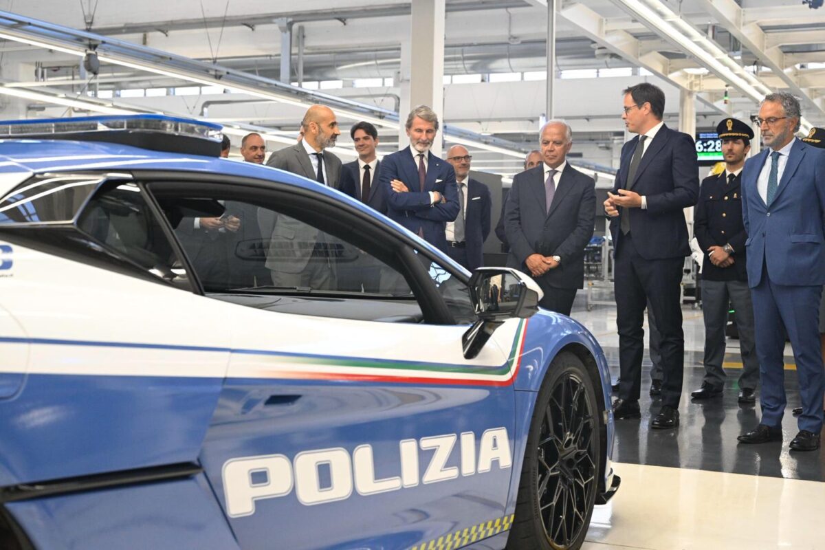 Polizia di Stato: Automobili Lamborghini presenta la nuova Temerario Polizia di Stato: Automobili Lamborghini presenta la nuova Temerario