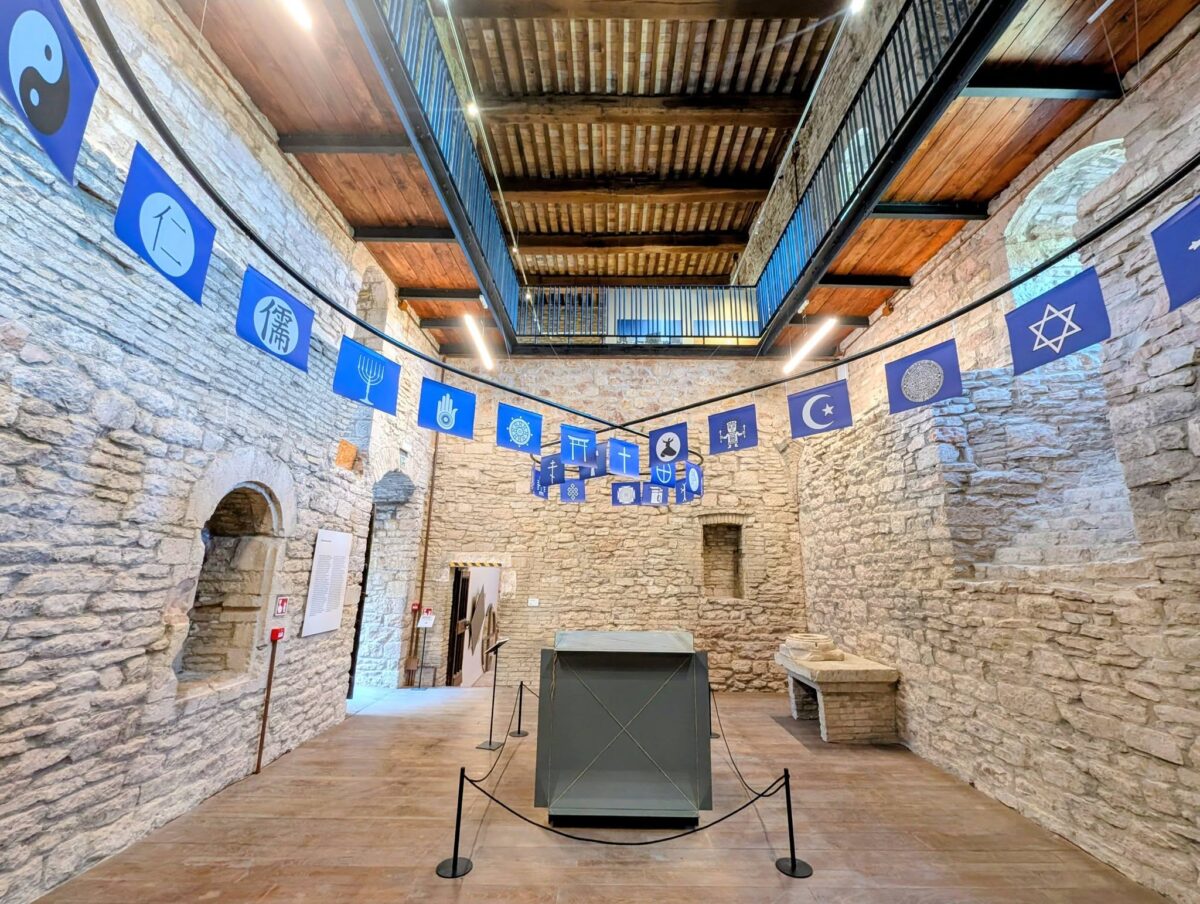 Alla Rocca Maggiore di Assisi le ultime settimane per visitare la mostra di Michelangelo Pistoletto Alla Rocca Maggiore di Assisi le ultime settimane per visitare la mostra di Michelangelo Pistoletto