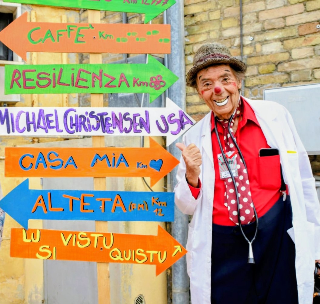 Michael Christensen, l’uomo che ha insegnato ai clown a entrare nel dolore Michael Christensen, l’uomo che ha insegnato ai clown a entrare nel dolore