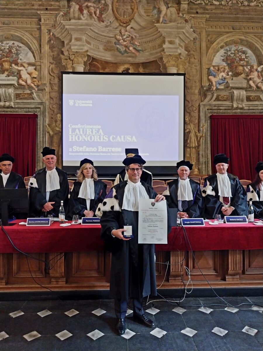 Intesa Sanpaolo, laurea honoris causa a Stefano Barrese in Computer Engineering Intesa Sanpaolo, laurea honoris causa a Stefano Barrese in Computer Engineering
