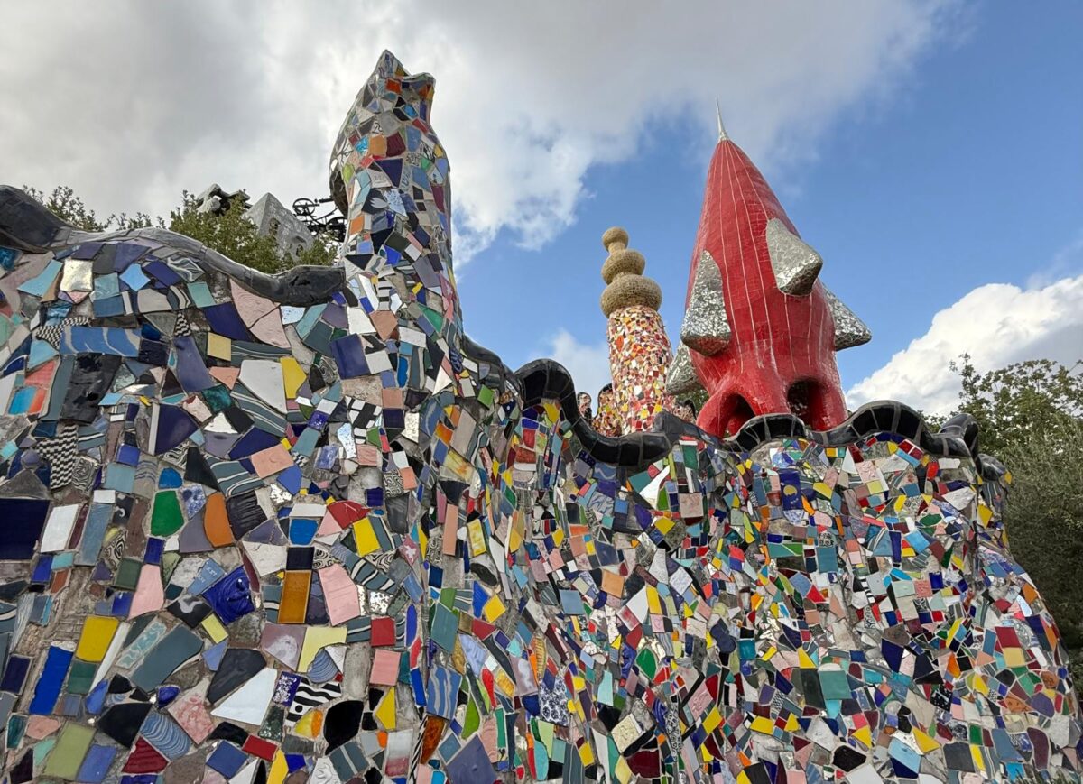 Non è Gaudì: l’esoterico e surreale il Giardino dei Tarocchi di Niki de Saint Phalle, tappa obbligata da Roma verso Capalbio