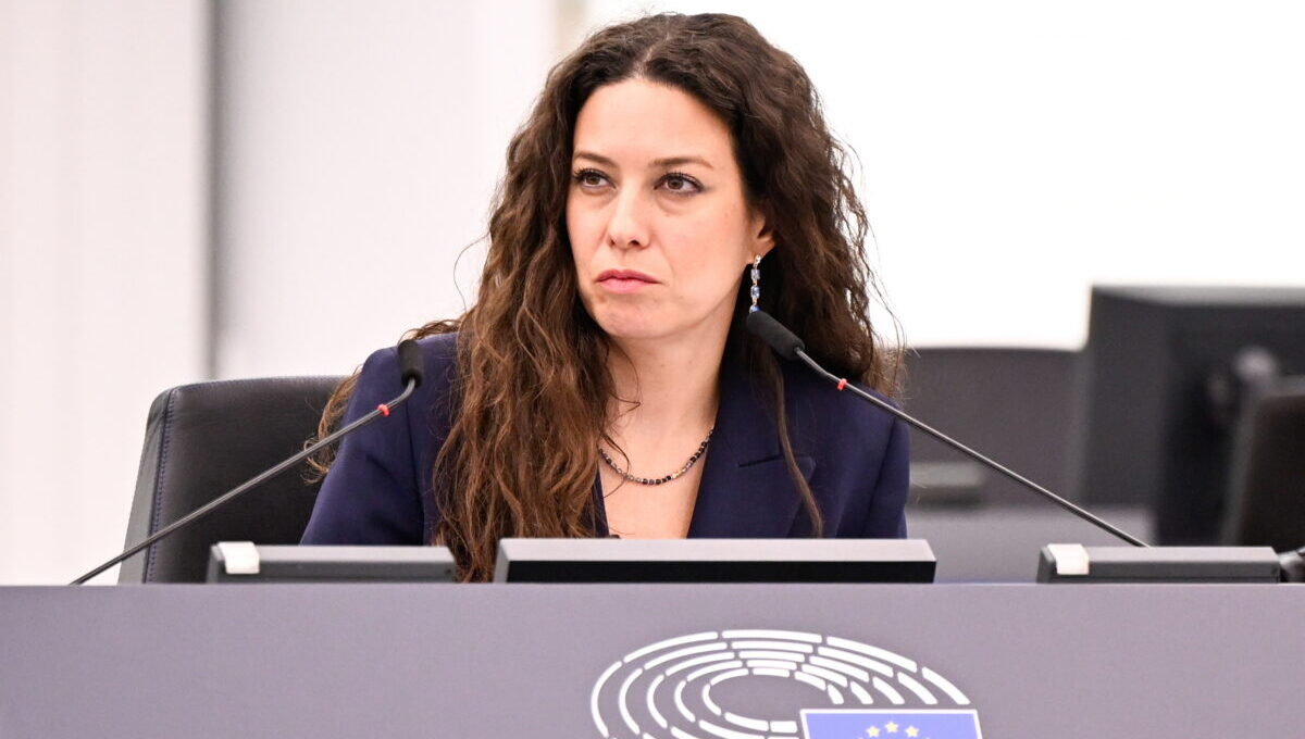 Stato dell’Unione, Sberna (ECR): “Bene sui migranti, ma von der Leyen dimentica la coesione. Il Green Deal? Resta un fallimento” Stato dell’Unione, Sberna (ECR): “Bene sui migranti, ma von der Leyen dimentica la coesione. Il Green Deal? Resta un fallimento”