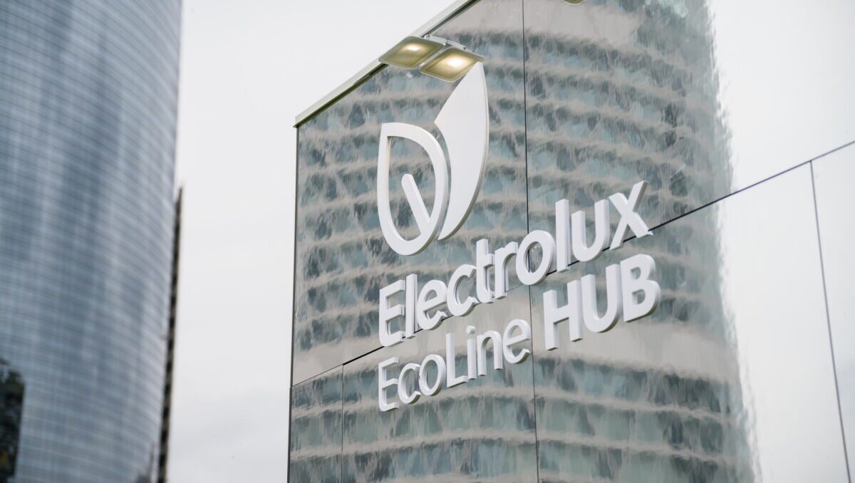 Electrolux, meno esuberi ma nessuna svolta: Cerreto verso la chiusura, i sindacati annunciano lo sciopero. E l’azienda s’appella al governo Electrolux, meno esuberi ma nessuna svolta: Cerreto verso la chiusura, i sindacati annunciano lo sciopero. E l’azienda s’appella al governo