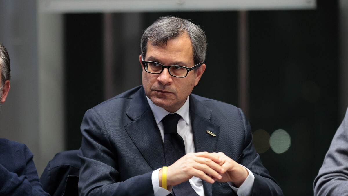 Mps, Pedullà (M5s): “Le offerte su Banco Bpm e Generali potrebbero essere illegittime”. E fa appello alla Commissione Ue Mps, Pedullà (M5s): “Le offerte su Banco Bpm e Generali potrebbero essere illegittime”. E fa appello alla Commissione Ue