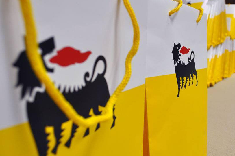 Eni, pioggia di soldi per gli azionisti: utili boom e dividendo extra da capogiro Eni, pioggia di soldi per gli azionisti: utili boom e dividendo extra da capogiro
