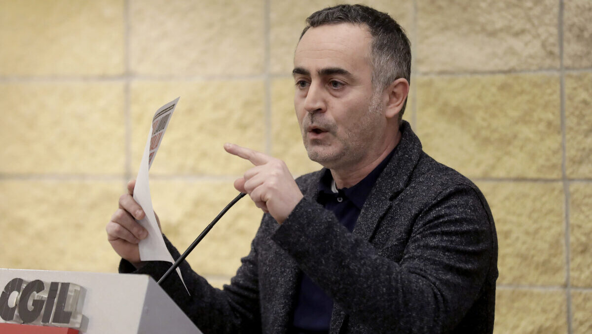 Ex Ilva, l’indotto al massacro: lettere di licenziamento per 2.500 lavoratori. Fiom scrive a Meloni: “Taranto rischia di implodere” Ex Ilva, l’indotto al massacro: lettere di licenziamento per 2.500 lavoratori. Fiom scrive a Meloni: “Taranto rischia di implodere”