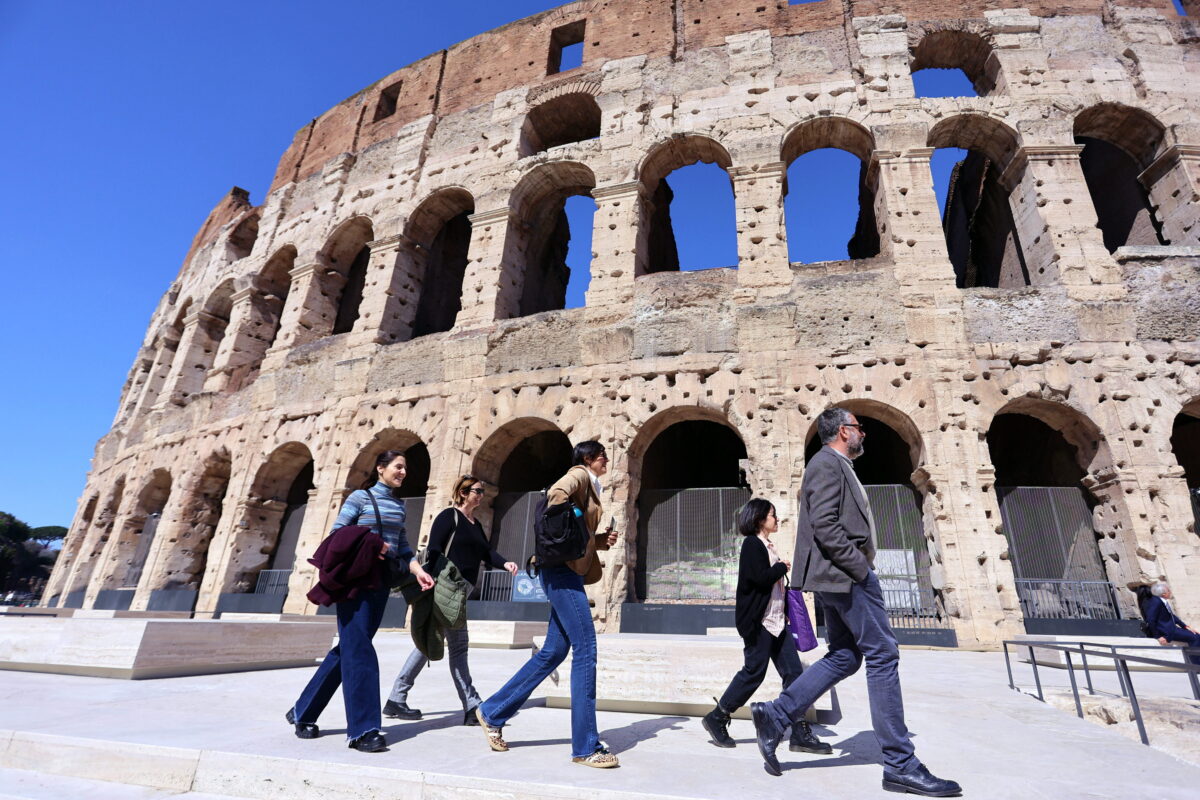 Turismo, l’Italia soprassa la Spagna ed è prima in Europa per pernottamenti. Il comparto vale 240 miliardi di euro Turismo, l’Italia soprassa la Spagna ed è prima in Europa per pernottamenti. Il comparto vale 240 miliardi di euro