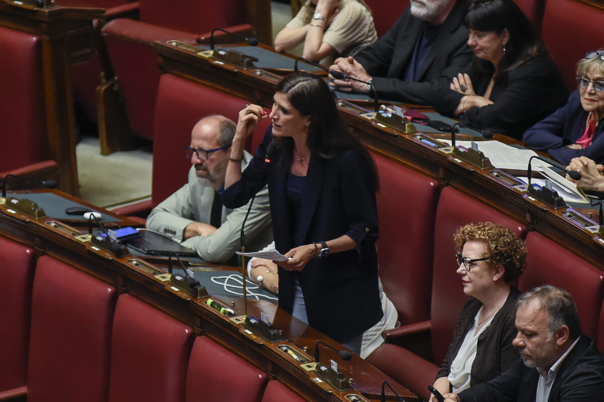 Legge elettorale, Appendino (M5s): “Il caro vita esplode e Meloni pensa a burka e stranieri. Ha paura di essere superata a destra” Legge elettorale, Appendino (M5s): “Il caro vita esplode e Meloni pensa a burka e stranieri. Ha paura di essere superata a destra”