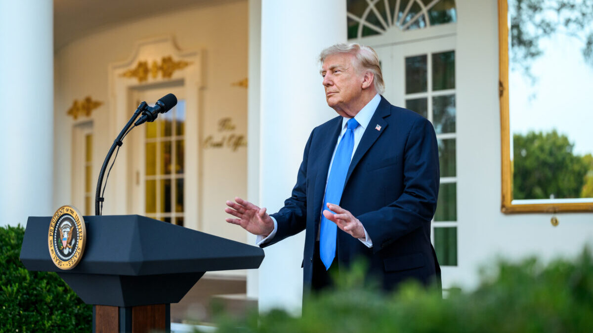 Trump rientra da Camp David dopo l’attacco Houthi a Riad, poi annuncia una task force per l’IA Trump rientra da Camp David dopo l’attacco Houthi a Riad, poi annuncia una task force per l’IA