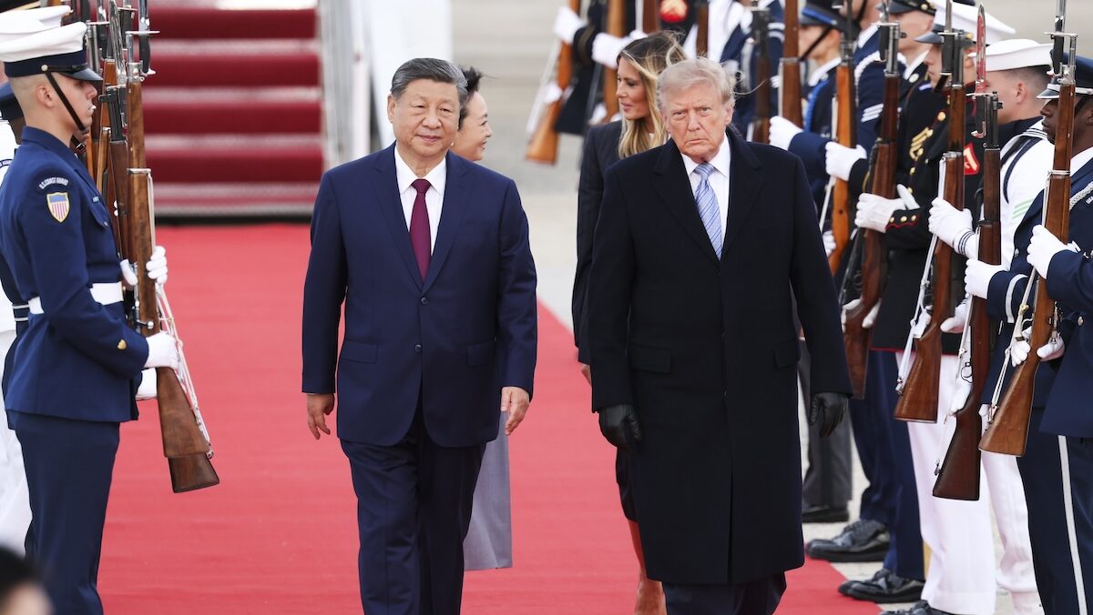 Trump accoglie Xi alla Casa Bianca: “Noi grandissimi amici, lavoriamo per costruire un mondo migliore” Trump accoglie Xi alla Casa Bianca: “Noi grandissimi amici, lavoriamo per costruire un mondo migliore”