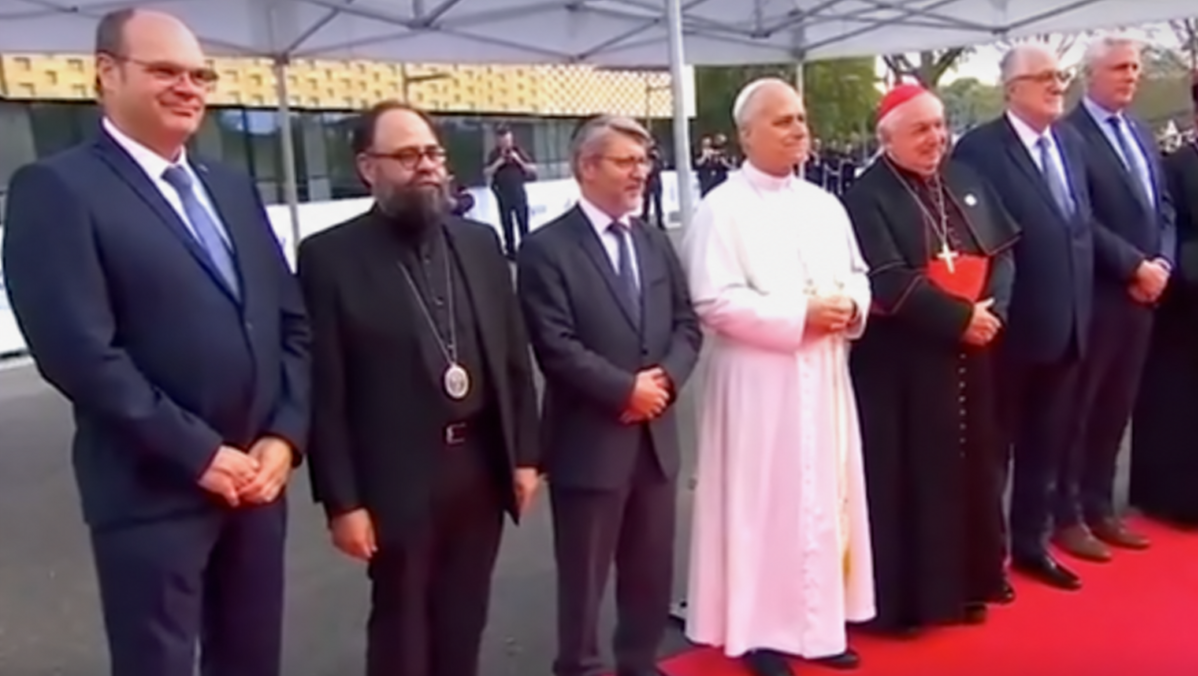 Papa Leone XIV arriva a Metz: l’accoglienza al Centro Congressi Robert Schuman – VIDEO Papa Leone XIV arriva a Metz: l’accoglienza al Centro Congressi Robert Schuman – VIDEO