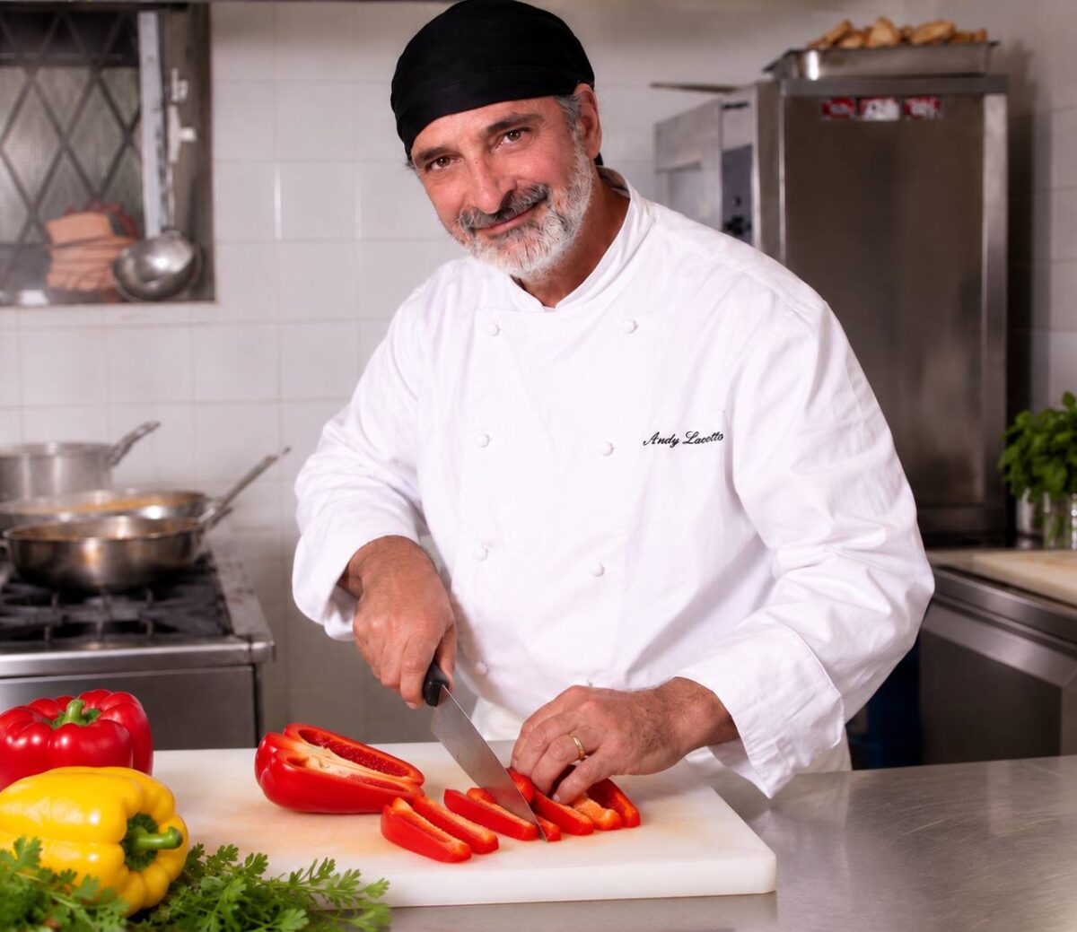 C’era una volta il pollo con i peperoni. Andy Luotto e i segreti della cucina – INTERVISTA C’era una volta il pollo con i peperoni. Andy Luotto e i segreti della cucina – INTERVISTA