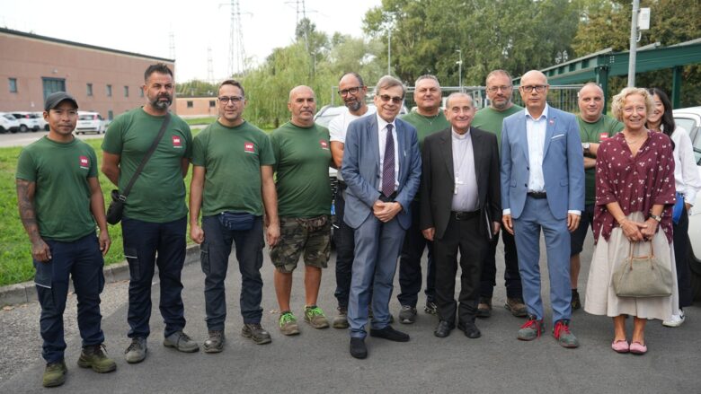 Monsignor Delpini incontra i lavoratori di MM al depuratore di Nosedo
