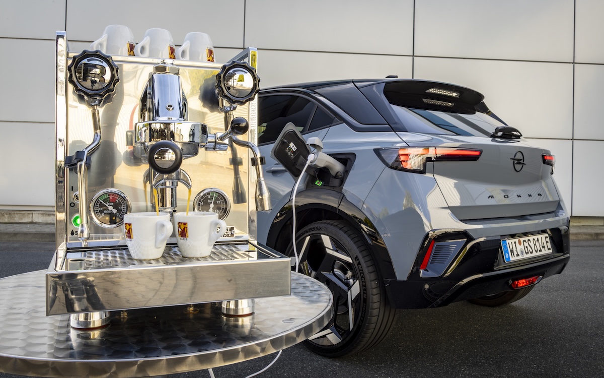Opel Mokka GSE, 281 CV per la Giornata Internazionale del Caffè Opel Mokka GSE, 281 CV per la Giornata Internazionale del Caffè