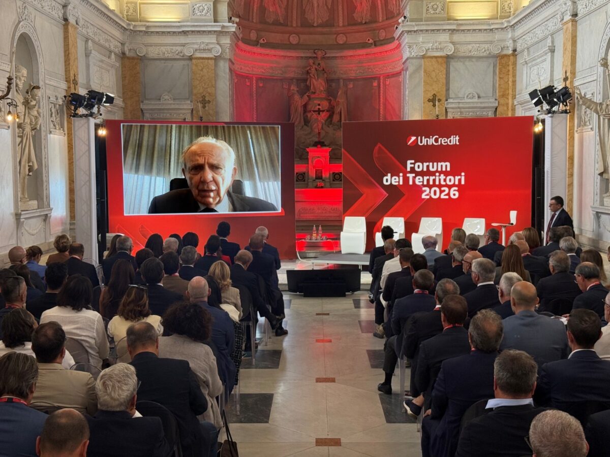 UniCredit, al via l’Osservatorio PMI del Sud: il 54,3% delle imprese aumenta il fatturato UniCredit, al via l’Osservatorio PMI del Sud: il 54,3% delle imprese aumenta il fatturato