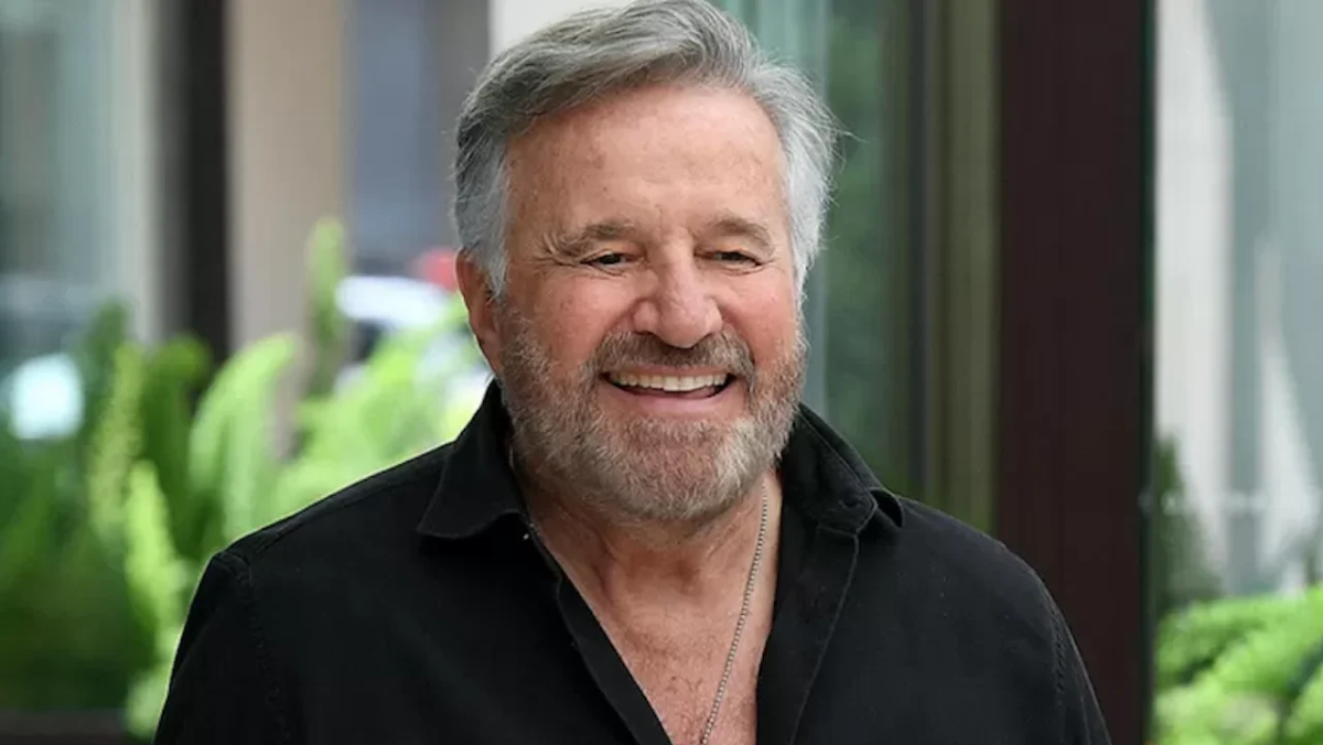 Christian De Sica torna su Rai 1: sarà un nobile decaduto che apre un B&B nel cuore di Roma Christian De Sica torna su Rai 1: sarà un nobile decaduto che apre un B&B nel cuore di Roma