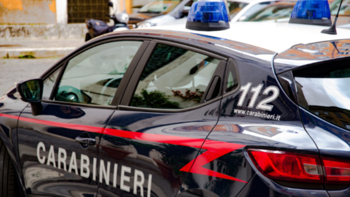 Spari a Prati, sequestrati armi e dispositivi: sotto esame telefoni e computer Spari a Prati, sequestrati armi e dispositivi: sotto esame telefoni e computer