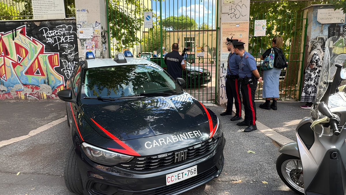 Centocelle, il racconto dell’amico del 13enne: «Guardava video violenti, ma non aveva mai minacciato la prof» Centocelle, il racconto dell’amico del 13enne: «Guardava video violenti, ma non aveva mai minacciato la prof»