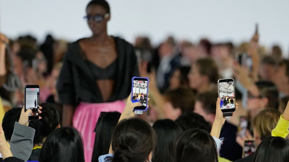 Milano Fashion Week, Prada riparte dalla gonna. Diesel accende la festa, oggi tocca a Fendi e Marras Milano Fashion Week, Prada riparte dalla gonna. Diesel accende la festa, oggi tocca a Fendi e Marras