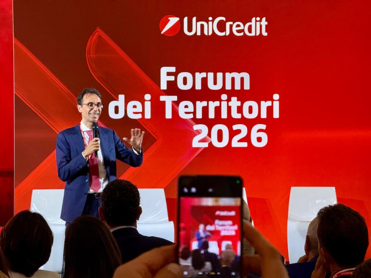UniCredit, al via l’Osservatorio PMI del Sud: il 54,3% delle imprese aumenta il fatturato UniCredit, al via l’Osservatorio PMI del Sud: il 54,3% delle imprese aumenta il fatturato