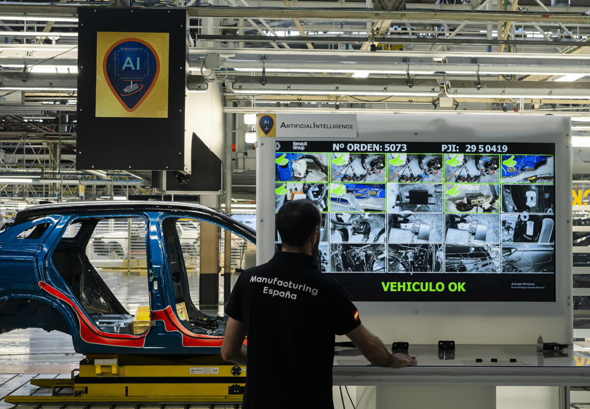 Renault investe 600 milioni: la Spagna entra nell’era elettrica Renault investe 600 milioni: la Spagna entra nell’era elettrica