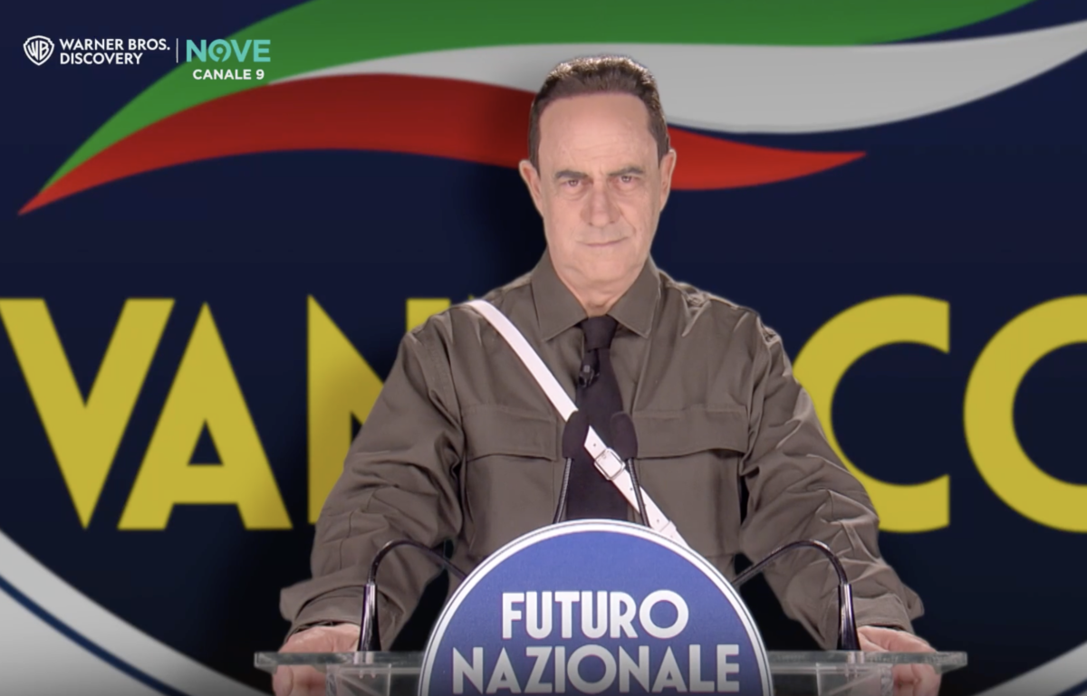 Crozza imita Vannacci in versione arrotino: “Donne, è arrivato il gerarchino” – VIDEO Crozza imita Vannacci in versione arrotino: “Donne, è arrivato il gerarchino” – VIDEO