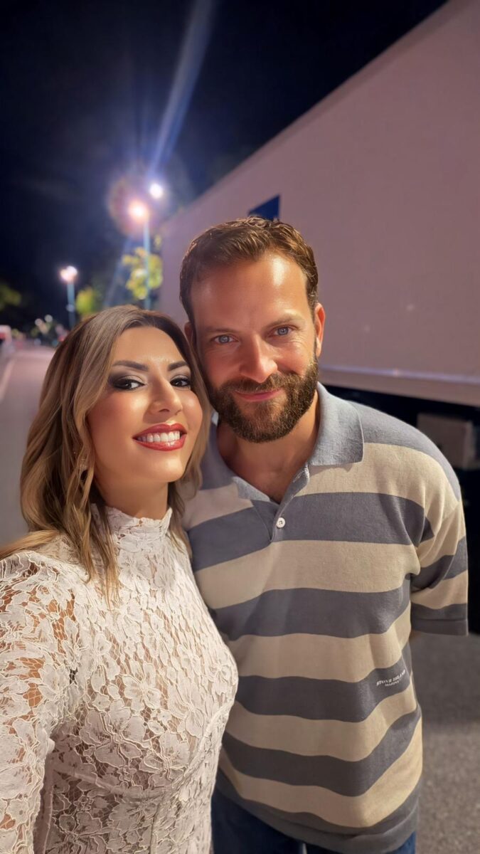 Festival di Venezia, dopo il successo e i fotografi ecco la passeggiata solitaria di Alessandro Borghi sul Lido