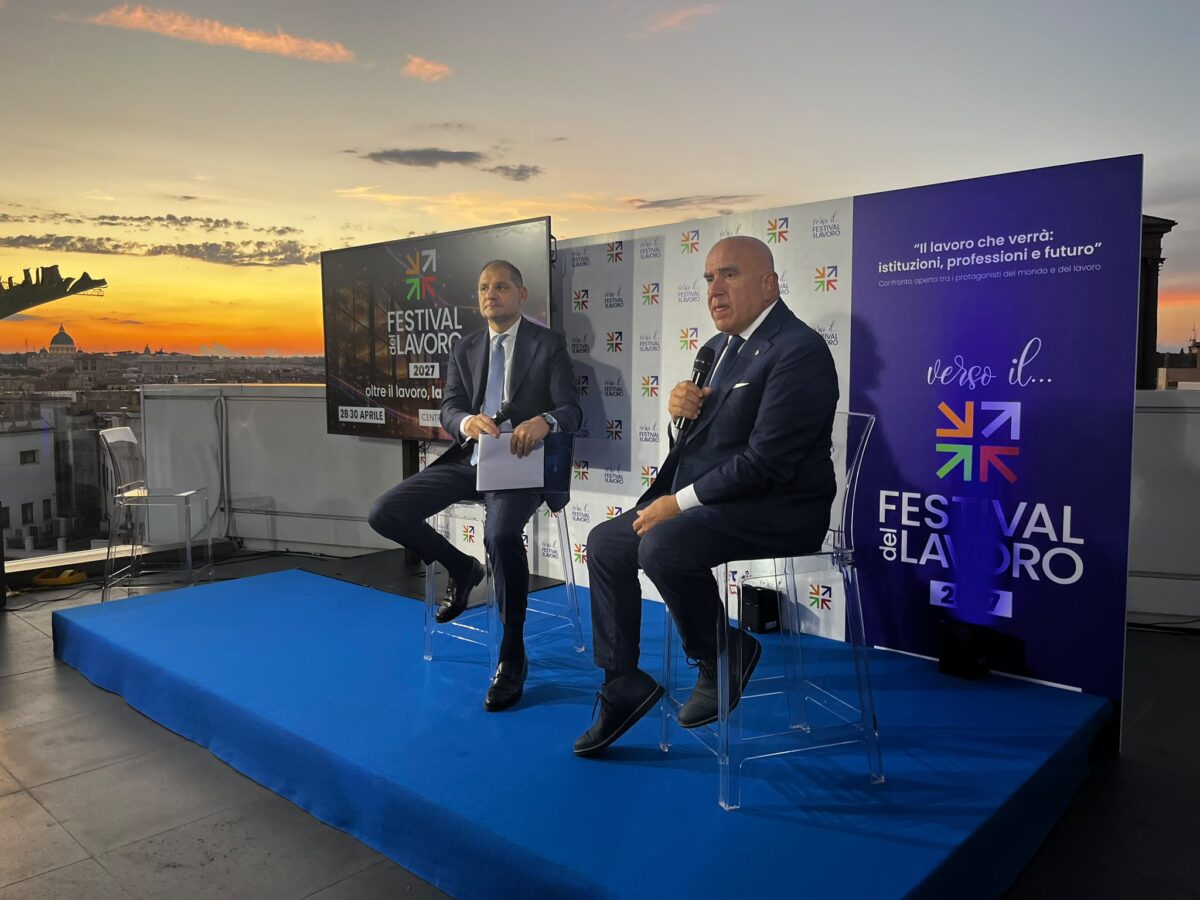 “Fuga di cervelli? È la bugia più diffusa”: il Festival del Lavoro 2027 sfida i luoghi comuni. Al centro IA, inverno demografico e formazione “Fuga di cervelli? È la bugia più diffusa”: il Festival del Lavoro 2027 sfida i luoghi comuni. Al centro IA, inverno demografico e formazione