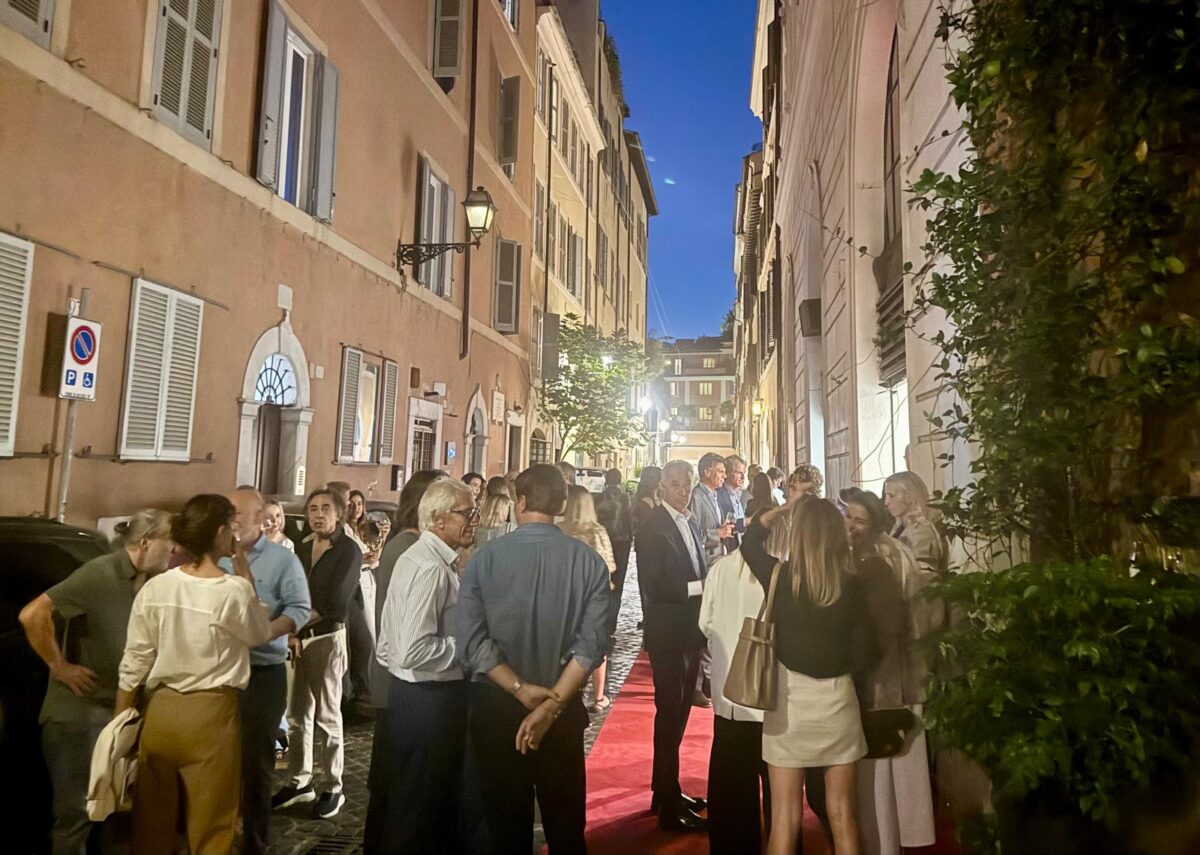 Atmosfere da Dolce Vita a Via Margutta, la stagione degli eventi capitolini riapre con Antonio Marras Atmosfere da Dolce Vita a Via Margutta, la stagione degli eventi capitolini riapre con Antonio Marras