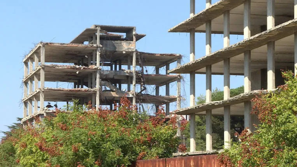 Nell’ex residence periferico di Bravetta arrivano 100 bambini: dai ruderi alla scuola Nell’ex residence periferico di Bravetta arrivano 100 bambini: dai ruderi alla scuola